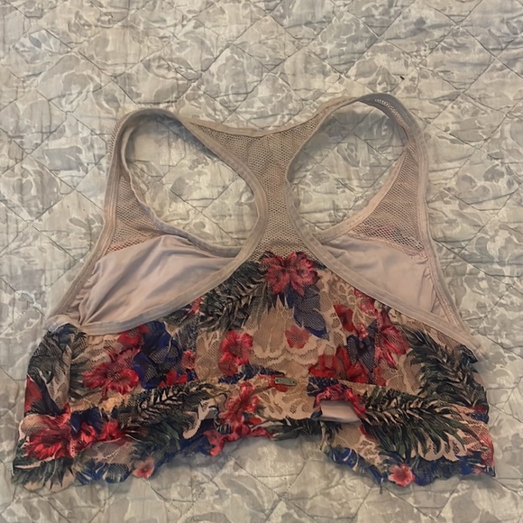 Beautiful flower design lace bralette from Victoria’s Secret pink - Picture 6 of 9